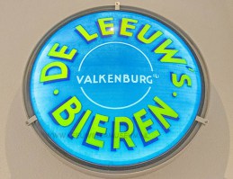 lichtreclame leeuw bier rond blauw jaren 30